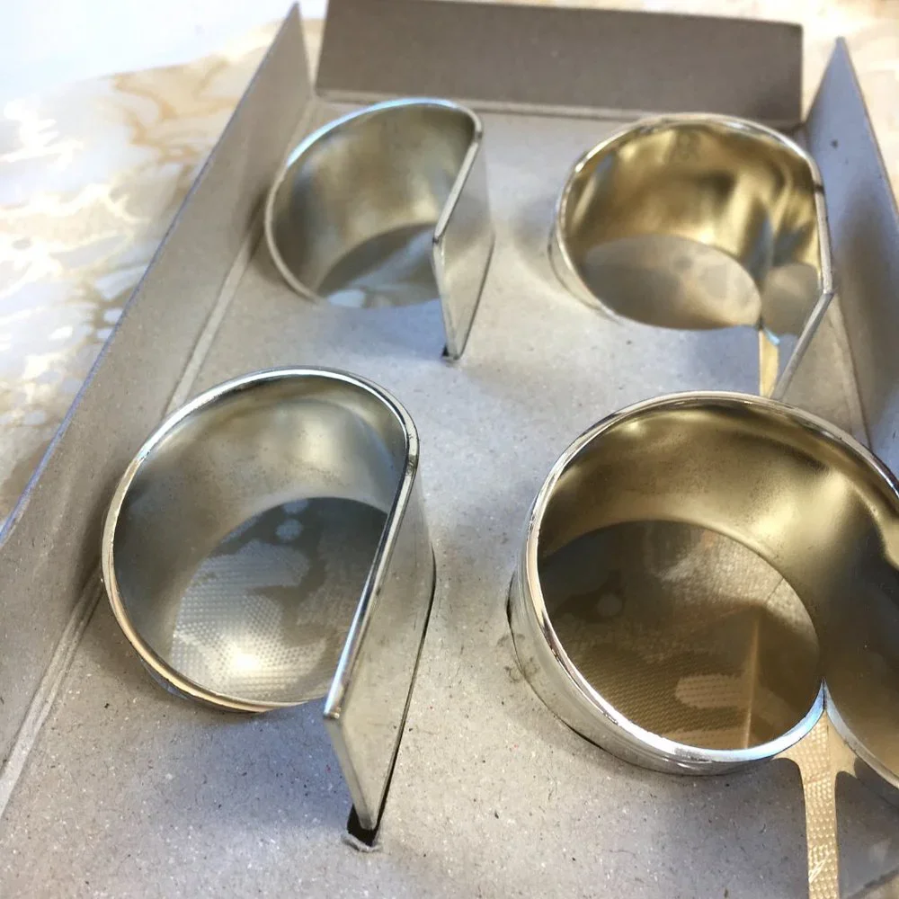 * Wedgewood Silver Abstract Contempory Napkin Rings Set of 4 NWT